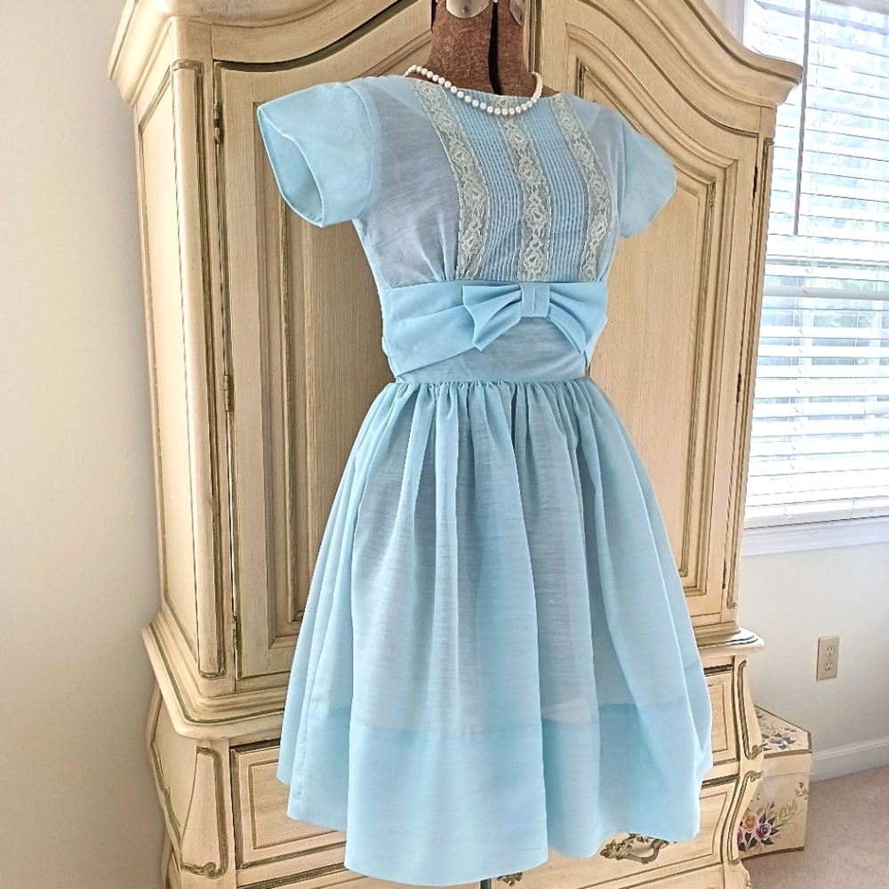 STUNNING, RARE VINTAGE 1950S PARTY DRESS WITH PINTUCKS, LACE AND CRINOLINE! - Picture 11 of 15